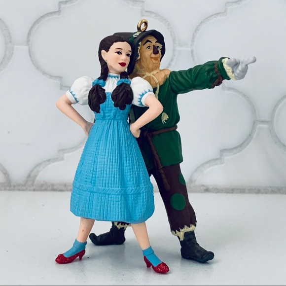 Hallmark Wizard Of Oz Dorothy & Scarecrow NWT - Picture 2 of 11